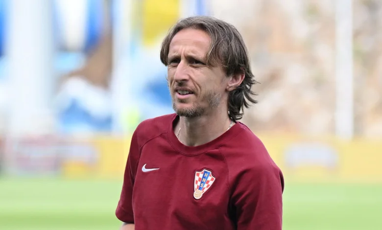 بيريز يؤكد على أهمية عودة مودريتش إلى ريال مدريد