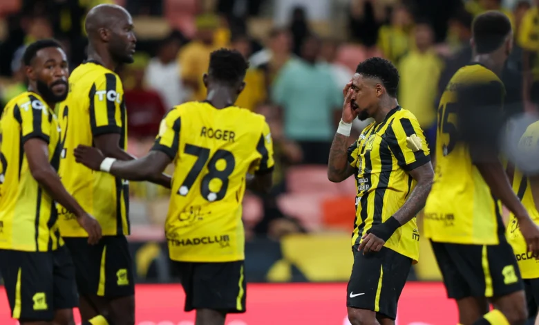 تحركات مثيرة في الميركاتو.. الاتحاد يسعى للتعاقد مع "رئيس الأهلي"!
