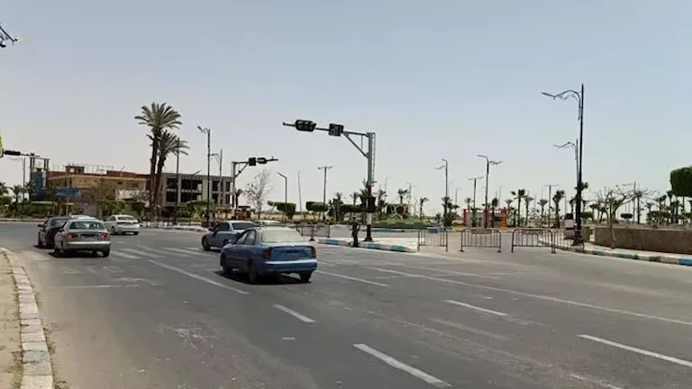 تحسن حركة السير في شوارع القاهرة والجيزة مع انتشار مكثف للخدمات المرورية