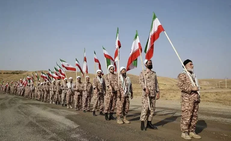 تساؤلات حول خلاف محتمل بين الرئيس الإيراني والحرس الثوري بعد شائعات استقالة بزشكيان