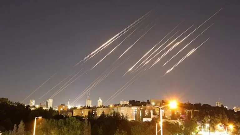 تسنيم: الهجوم الإيراني على إسرائيل تم بواسطة صواريخ "خيبر شكن"