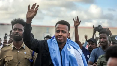 تكريم مميز للحكم الصومالي بعد التعنت الأمريكي.. يويفا يمنحه هدية قيمة