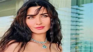 توبا بويوكستون تستمتع بعطلتها الصيفية على البحر في صور جديدة