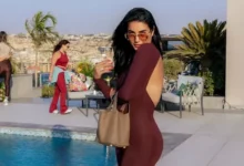 جوري بكر تتألق بإطلالة رياضية جريئة بجوار حمام السباحة بالصور