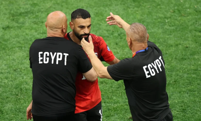 حسام حسن ينتقد سلوت بسبب محمد صلاح