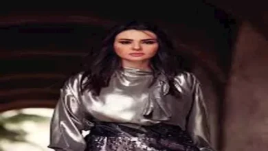 دينا فؤاد تتألق بإطلالة جريئة.. اكتشفي تفاصيل تنسيقها!