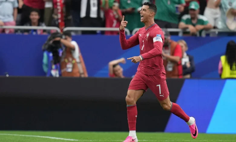 رونالدو يحقق 3 أرقام قياسية في 45 دقيقة ويخلد اسمه في تاريخ كأس العالم 1 رونالدو يحقق 3 أرقام قياسية في 45 دقيقة ويخلد اسمه في تاريخ كأس العالم