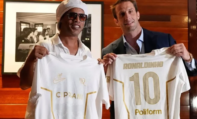 رونالدينيو يعود إلى الملاعب في سن الـ 46 من خلال بوابة فريق إيطالي 1 رونالدينيو يعود إلى الملاعب في سن الـ 46 من خلال بوابة فريق إيطالي