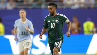 سالم الدوسري يضع دونيس في موقف محرج أمام جماهير السعودية بسبب محمد صلاح