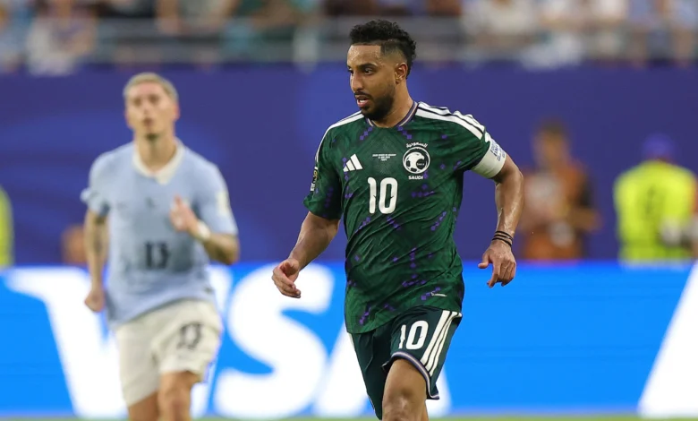 سالم الدوسري يضع دونيس في موقف محرج أمام جماهير السعودية بسبب محمد صلاح