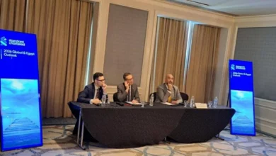 ستاندرد تشارترد: توقعات بانخفاض سعر الدولار في مصر إلى 49 جنيهاً بحلول 2026 3 ستاندرد تشارترد: توقعات بانخفاض سعر الدولار في مصر إلى 49 جنيهاً بحلول 2026