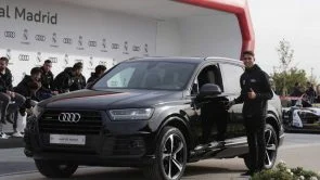 سيارات ياسين بونو المتواضعة تتحدى أساطيل لاعبي المغرب الخارقة.. من سينتصر؟