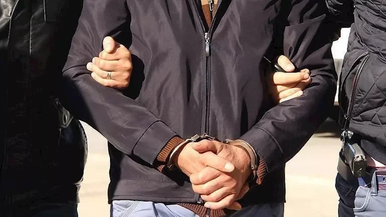 ضبط سائق اعتدى على آخر واصطدم بسيارته بسبب أولوية المرور
