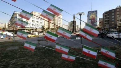 طهران تحول مواقف السيارات إلى ملاجئ آمنة للسكان
