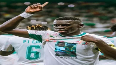 "عبدولاي سيك يحتفل في مباراة العراق بكأس العالم تكريمًا لوالده الراحل"