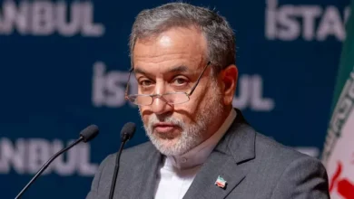 عراقجي يرد على الضربات الأمريكية بخريطة "الخليج الفارسي"