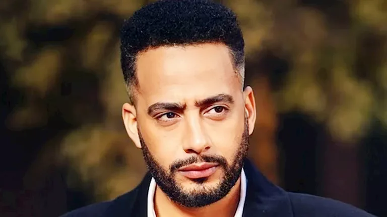 عصام السقا ينعى عبدالعزيز مخيون بكلمات مؤثرة عن فنان مثقف