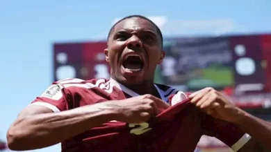 فتاة عارية تقتحم ملعب مباراة سويسرا وقطر في كأس العالم 2026