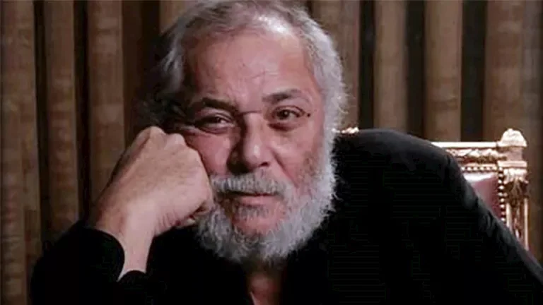 في ذكرى ميلاده.. كيف اكتشف محمود عبدالعزيز إصابته بالسرطان؟