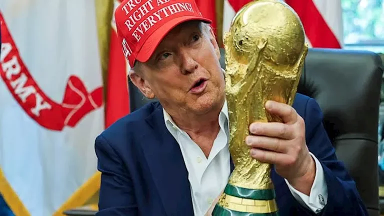فيفا: ترامب سيقوم بتسليم كأس العالم للفائز في البطولة 1 فيفا: ترامب سيقوم بتسليم كأس العالم للفائز في البطولة