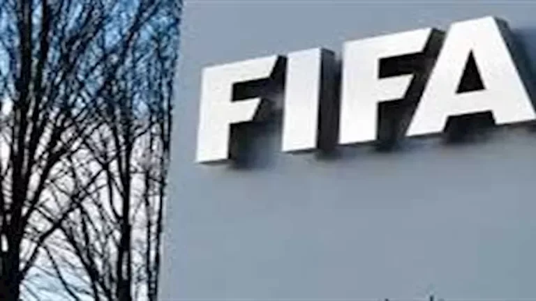 فيفا يعلن قراره بشأن أعلام المثليين في مباراة مصر وإيران