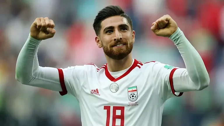 قائد إيران يناقش التحديات النفسية للعائلات في المونديال