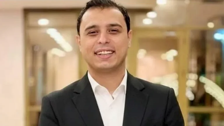 قائد السيارة المتسبب في وفاة الفنان كريم عبد العليم يسلم نفسه للشرطة على طريق الواحات