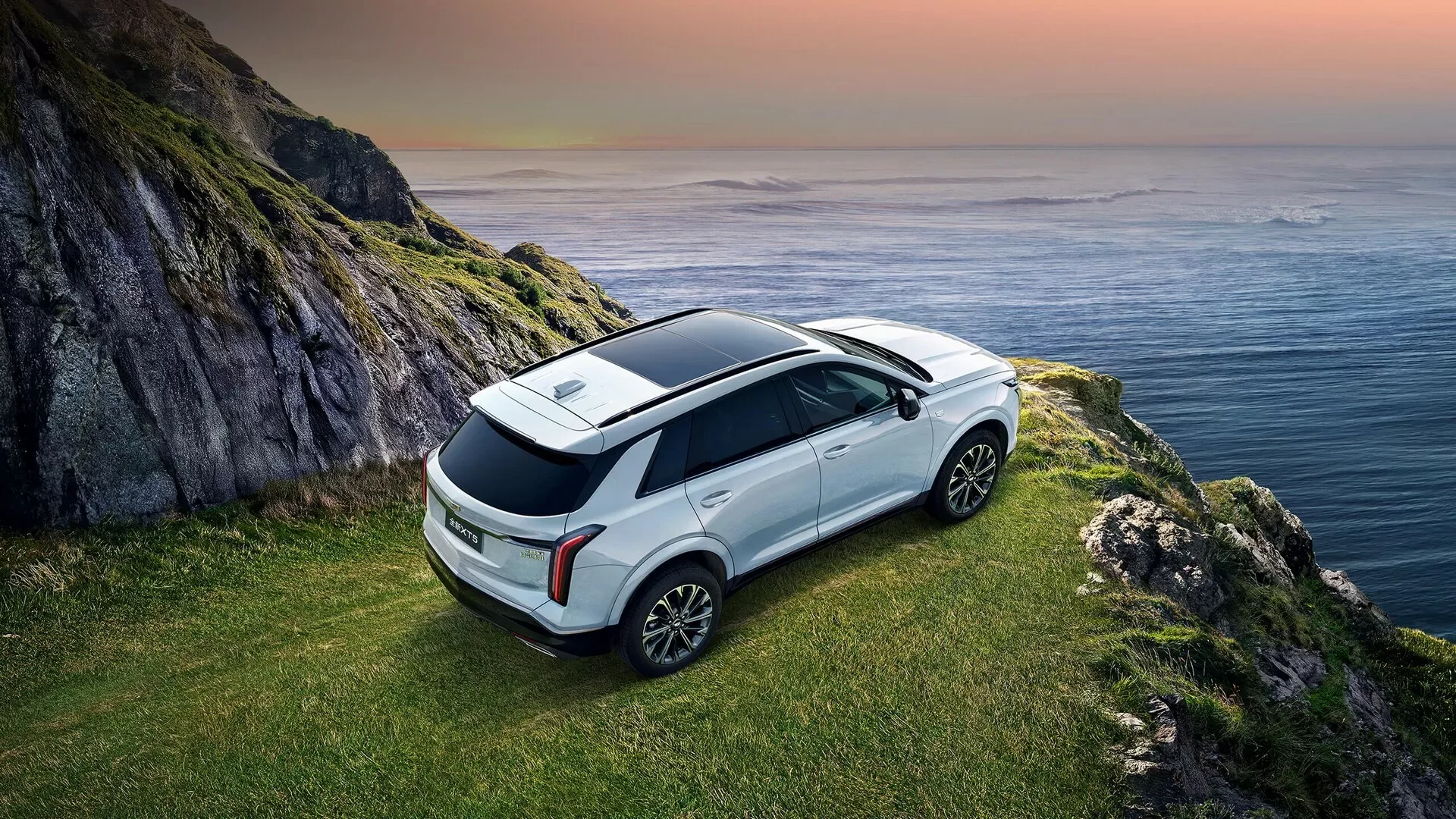 كاديلاك تتراجع عن خططها الكهربائية وتستعد لإطلاق جيل جديد من XT5 بمحركات البنزين 1