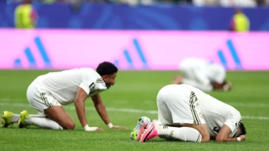 لاعبو السعودية يبتعدون عن الجماهير بعد انتهاء مشوارهم في المونديال - فيديو