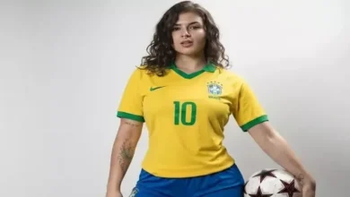 مؤثرة برازيلية تثير الجدل بملصقات على جسدها قبل كأس العالم