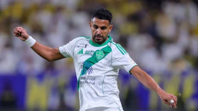 "محرز في مهب الريح: الأهلي يفسخ عقد ساحر العرب!"