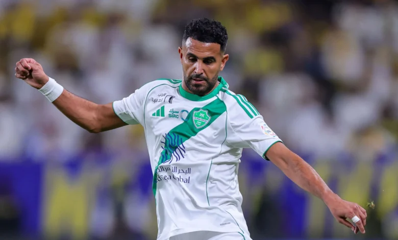 "محرز في مهب الريح: الأهلي يفسخ عقد ساحر العرب!"