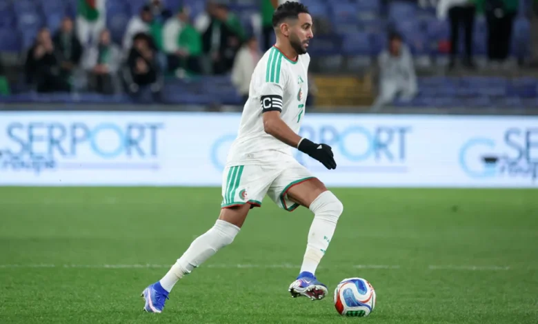 محرز يعود إلى الساحة.. تغييرات في معظم المراكز بتشكيلة منتخب الجزائر لمواجهة الأردن 1 محرز يعود إلى الساحة.. تغييرات في معظم المراكز بتشكيلة منتخب الجزائر لمواجهة الأردن