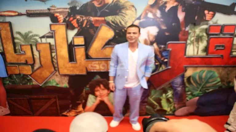 محمد إمام يعلن إيرادات فيلم صقر وكناريا بعد يومين من النجاح