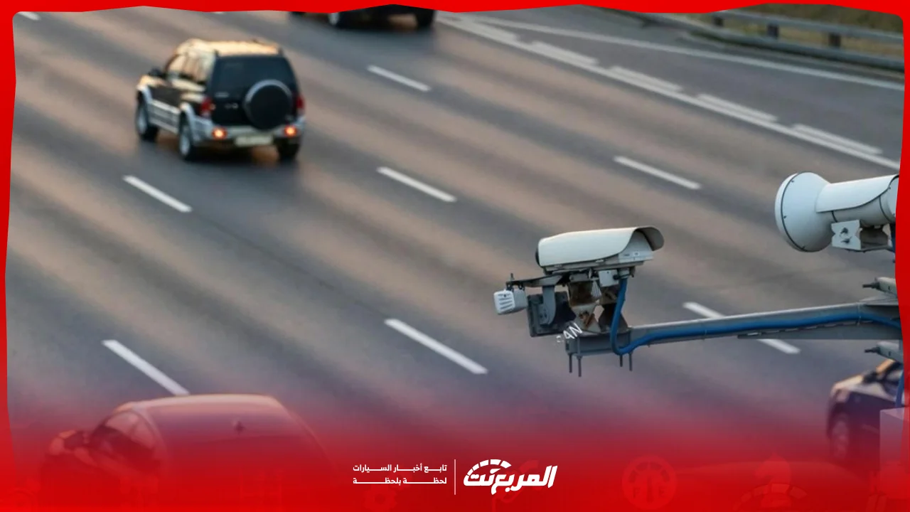الدوران للخلف دون إعطاء الأفضلية: مخالفة مرورية غرامتها 900 ريال