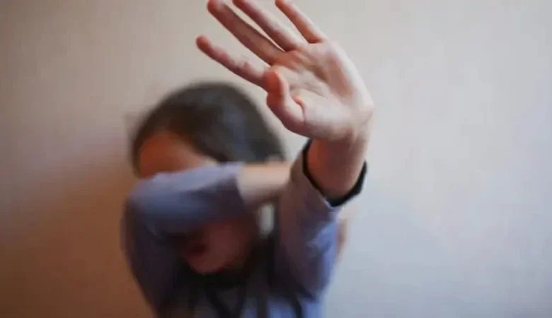 مداهمة ليلية تنقذ طفلة عربية من براثن وحش بشري