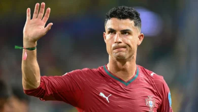 مدرب البرتغال يواجه مقارنة رونالدو بميسي وهالاند بحزم