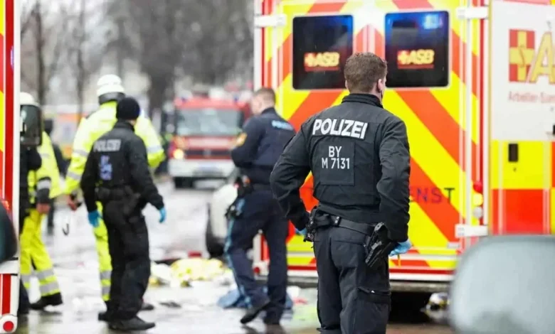 مسلح يهاجم شرطي ويتحصن في شقة بألمانيا مع أطفاله