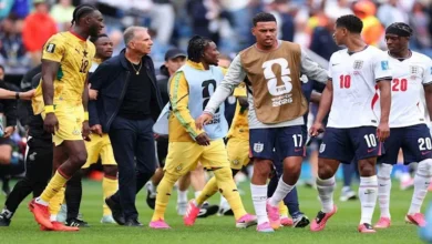مشادة بين كارلوس كيروش وجود بيلنجهام عقب مباراة غانا وإنجلترا 2 مشادة بين كارلوس كيروش وجود بيلنجهام عقب مباراة غانا وإنجلترا