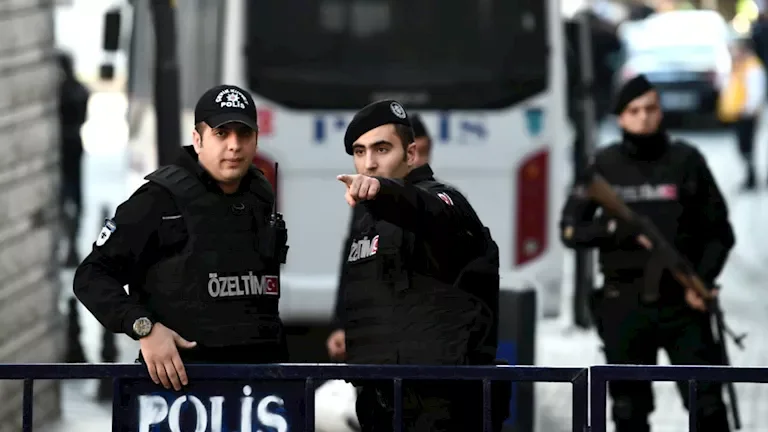 مصرع شخصين جراء عملية طعن داخل مسجد في تركيا قبل صلاة العشاء