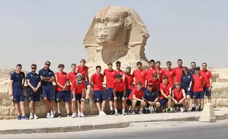 منتخب شباب روسيا يتفقد الأهرامات قبل المباراة الودية الثانية مع مصر