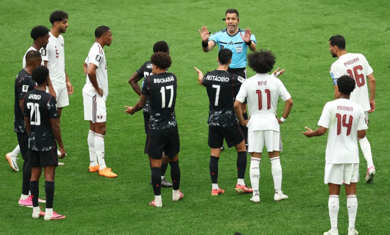 منتخب قطر يتحدى كندا بتسعة لاعبين بعد إصابة مؤلمة في المونديال