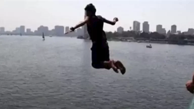 مهندس يلجأ للقفز من أعلى كوبري أكتوبر بسبب خلافات زوجية في العراق