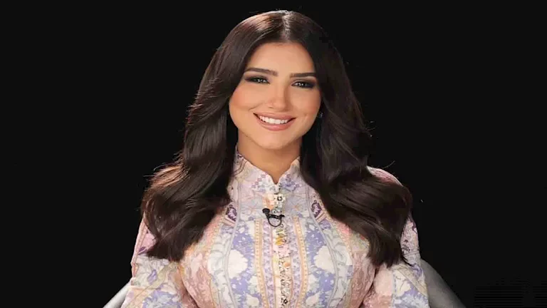 مي عمر ومحمد سامي يرقصان في الشارع على أنغام Dancing Queen بالفيديو
