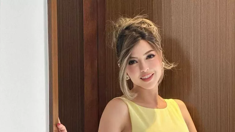 ميرنا جميل تتألق بفستان جريء يشبه أميرات ديزني في أحدث ظهور لها
