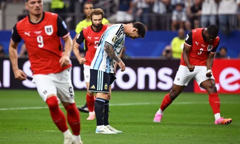 ميسي يفشل في تسجيل ركلة جزاء ويخفق في كسر شراكة الأهداف مع كلوزه 1 ميسي يفشل في تسجيل ركلة جزاء ويخفق في كسر شراكة الأهداف مع كلوزه