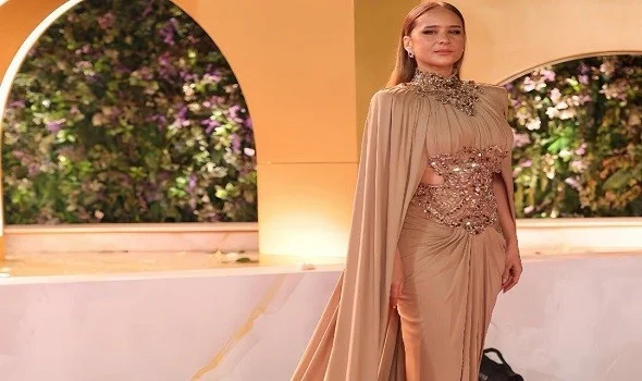 نجمات Joy Awards 2026 يقدمن صيحات شتاء الموسم بالكاب والمخمل والحرير 1 نجمات Joy Awards 2026 يقدمن صيحات شتاء الموسم بالكاب والمخمل والحرير