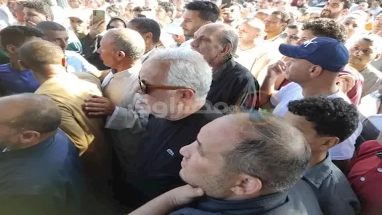 نجوم الفن يودعون عبدالعزيز مخيون في جنازة مؤثرة بالبحيرة 1 نجوم الفن يودعون عبدالعزيز مخيون في جنازة مؤثرة بالبحيرة