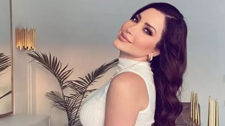 نسرين طافش تتألق بفستان أحمر ناري في إطلالة ساحرة