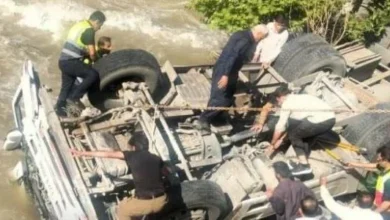 نهر يبتلع حافلة أمام أعين الجميع في أربيل: كابوس مرعب يحدث!